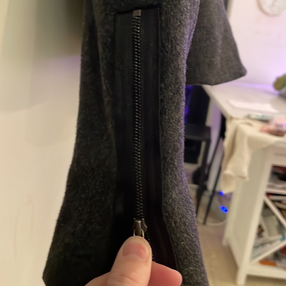 Gorgeous women’s 100% wool Elie Tahari winter coat. - Picture 6 of 16